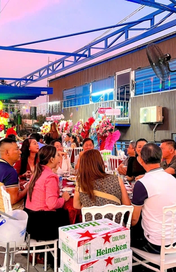 Không Khí Tiệc Sinh Nhật